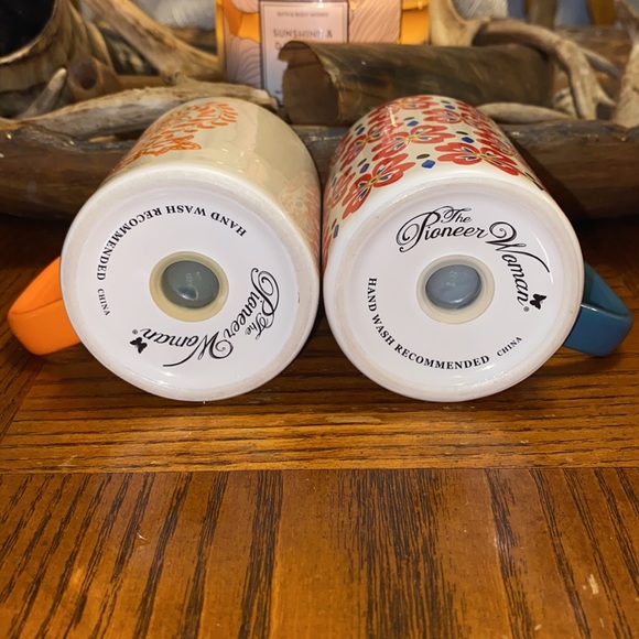 Pioneer woman salt and pepper shakers - Picture 4 of 4